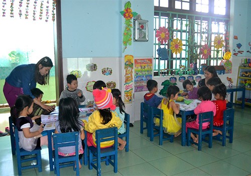Ngôi trường được xây từ bộ đèn dầu cổ - ảnh 2