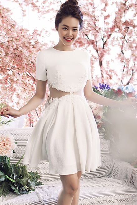Ngọc Trinh, Linh Chi đẹp dịu dàng đón Valentine - ảnh 4