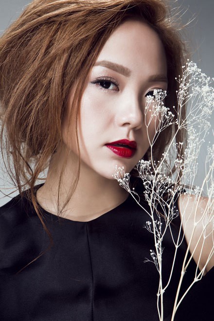 Minh Hằng gợi cảm trong váy khoét ngực - ảnh 2