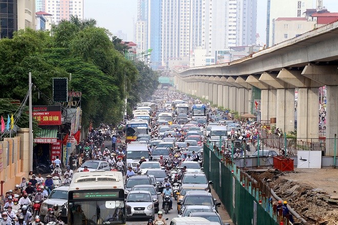 Hà Nội ùn tắc trong ngày đầu năm học mới - ảnh 5