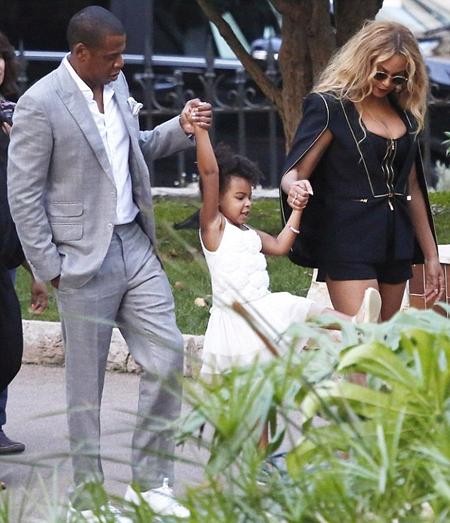 Beyonce khéo khoe ngực đầy trong trang phục phá cách - ảnh 4