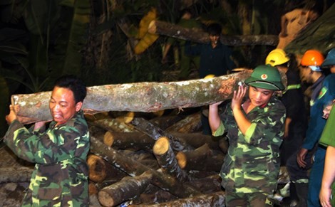 Xúc động ảnh chiến sĩ cứu hộ vụ sập hầm than ở Hòa Bình - ảnh 8