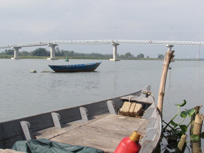 Cầu Cẩm Kim nối 'ốc đảo' nghèo với phố Hội - ảnh 9