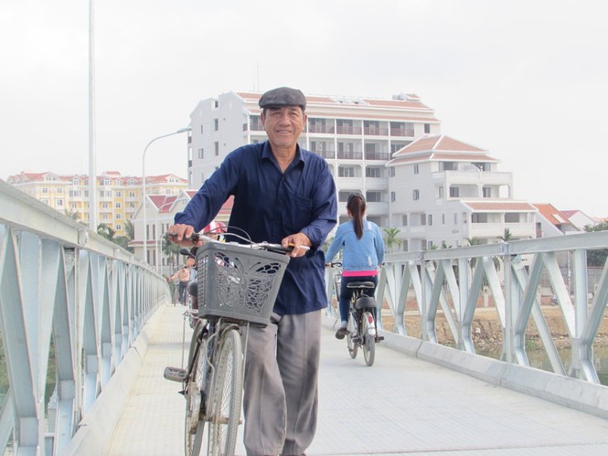 Cầu Cẩm Kim nối 'ốc đảo' nghèo với phố Hội - ảnh 1