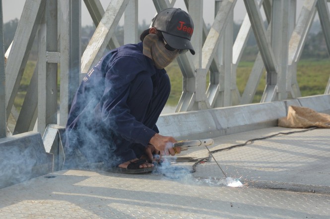 Cầu Cẩm Kim nối 'ốc đảo' nghèo với phố Hội - ảnh 7
