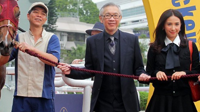 Á hậu Hong Kong U50 mặc đồ kiểu nữ sinh trung học - ảnh 4