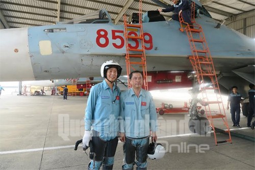 Mục kích 'hổ mang chúa' Su-30 diễn tập tiêu diệt mục tiêu - ảnh 10