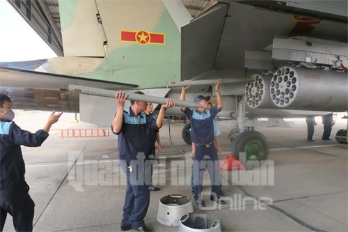 Mục kích 'hổ mang chúa' Su-30 diễn tập tiêu diệt mục tiêu - ảnh 2