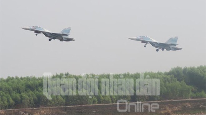 Mục kích 'hổ mang chúa' Su-30 diễn tập tiêu diệt mục tiêu - ảnh 6