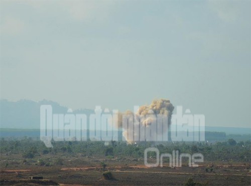 Mục kích 'hổ mang chúa' Su-30 diễn tập tiêu diệt mục tiêu - ảnh 9