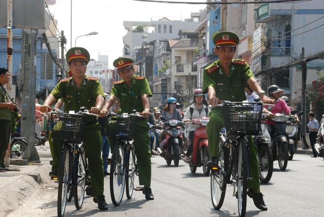 TPHCM: Cảnh sát khu vực đi làm bằng xe đạp - ảnh 12
