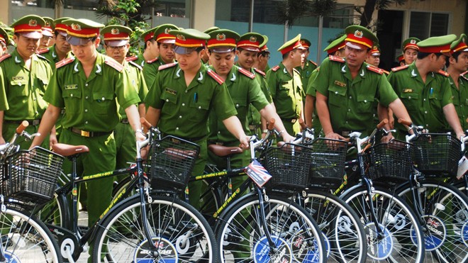 TPHCM: Cảnh sát khu vực đi làm bằng xe đạp - ảnh 1