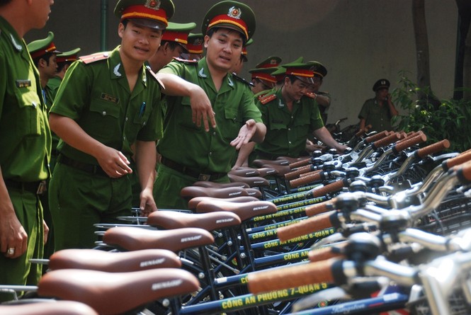 TPHCM: Cảnh sát khu vực đi làm bằng xe đạp - ảnh 7