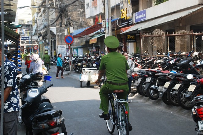 TPHCM: Cảnh sát khu vực đi làm bằng xe đạp - ảnh 8
