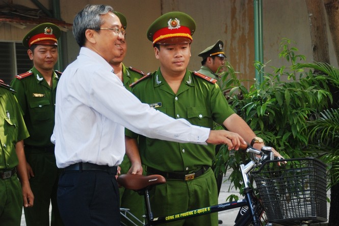TPHCM: Cảnh sát khu vực đi làm bằng xe đạp - ảnh 10