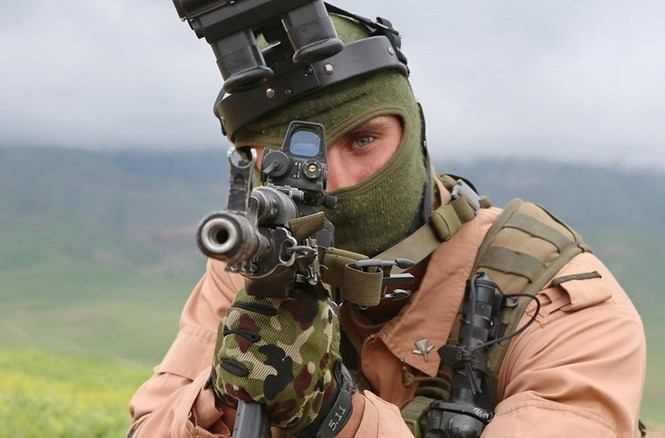 Trang bị “khủng” của một lính Nga chiến đấu ở Syria - ảnh 2