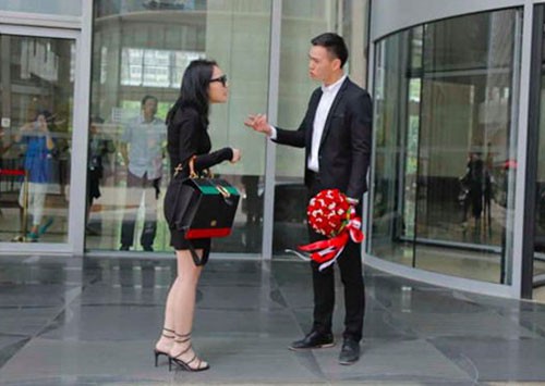 Bi hài, cầu hôn không thành chàng trai quay ra đòi nợ - ảnh 2