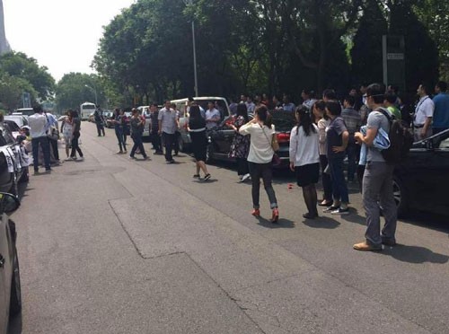 Bi hài, cầu hôn không thành chàng trai quay ra đòi nợ - ảnh 6