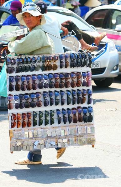 tác hại của mắt kính rởm - ảnh 1