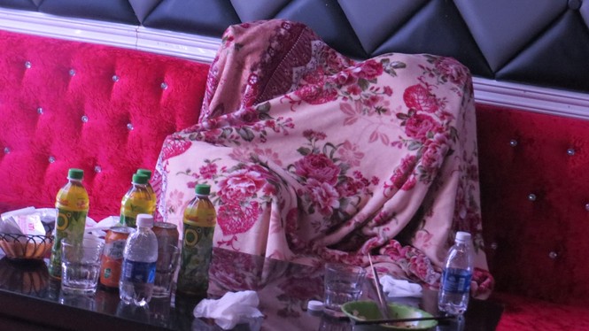 Đột kích nhà hàng ở Sài Gòn, phát hiện hàng chục người phê ma túy - ảnh 1