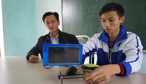 Nam sinh sáng chế máy chống ngủ gật cho các tài xế - ảnh 1