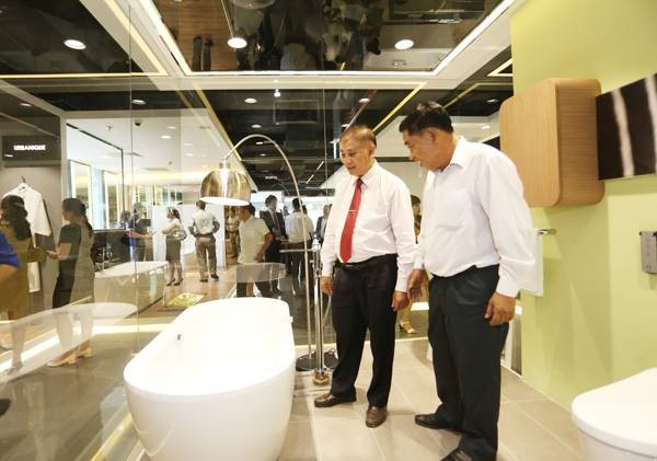 TOTO khai trương showroom đầu tiên do hãng điều hành - ảnh 1