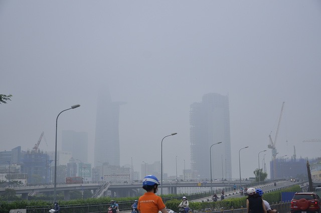 Ngỡ ngàng với Sài Gòn mờ ảo trong màn sương mù - ảnh 9