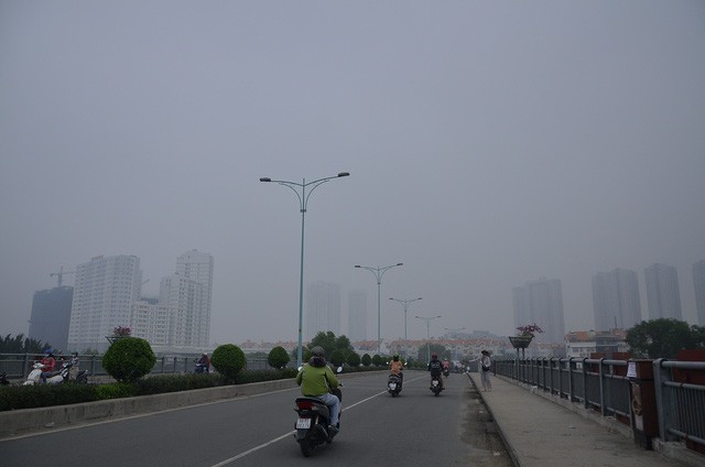 Ngỡ ngàng với Sài Gòn mờ ảo trong màn sương mù - ảnh 2