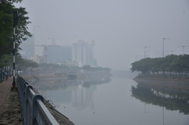 Ngỡ ngàng với Sài Gòn mờ ảo trong màn sương mù - ảnh 4