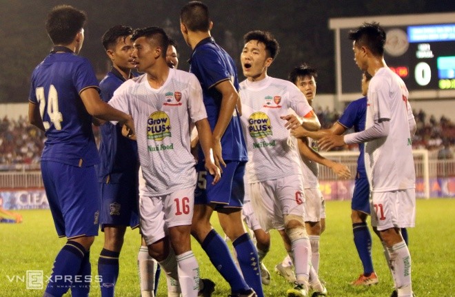Công Phượng, Văn Toàn bị cầu thủ U21 Thái Lan bóp cổ - ảnh 10