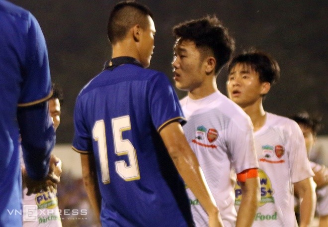 Công Phượng, Văn Toàn bị cầu thủ U21 Thái Lan bóp cổ - ảnh 11