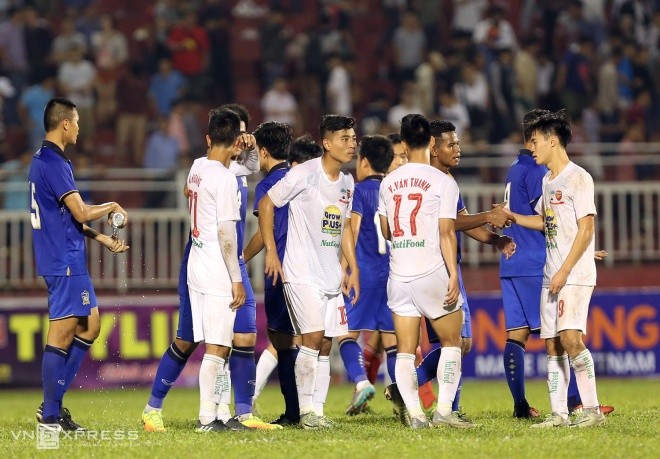 Công Phượng, Văn Toàn bị cầu thủ U21 Thái Lan bóp cổ - ảnh 12