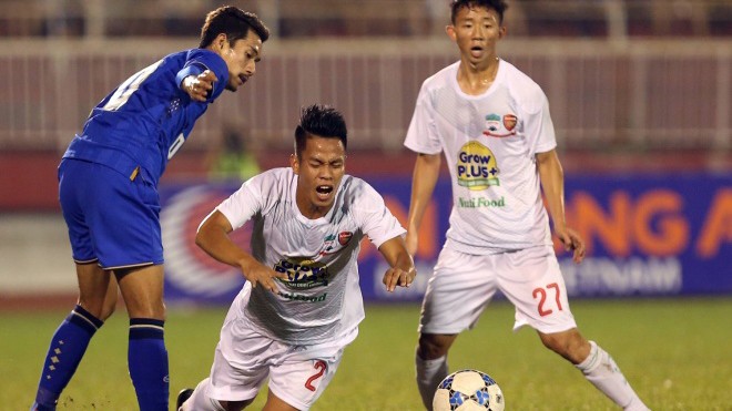 Công Phượng, Văn Toàn bị cầu thủ U21 Thái Lan bóp cổ - ảnh 1