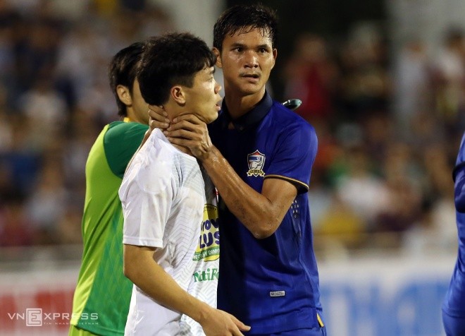 Công Phượng, Văn Toàn bị cầu thủ U21 Thái Lan bóp cổ - ảnh 7