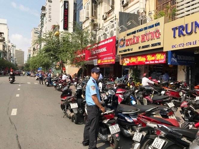 Người dân TPHCM đổ xô mua vàng vào... buổi trưa - ảnh 6