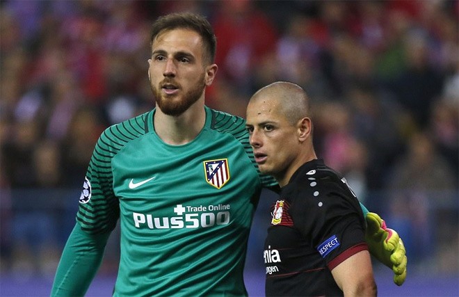 Thua cá độ, Chicharito ra sân với đầu trọc lốc - ảnh 3