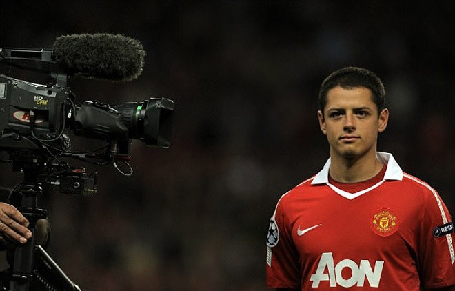 Thua cá độ, Chicharito ra sân với đầu trọc lốc - ảnh 6