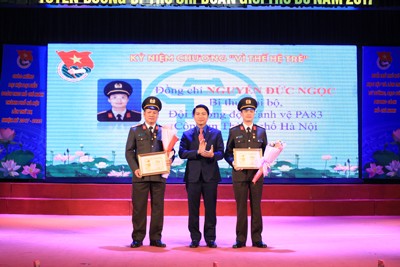 Thành Đoàn Hà Nội tuyên dương 100 Bí thư Chi đoàn giỏi năm 2017 - ảnh 1