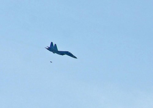 Cận cảnh 'hổ mang chúa' Su-30MK2 phóng rốc rét, huỷ diệt mục tiêu - ảnh 13