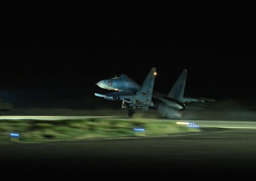 Cận cảnh 'hổ mang chúa' Su-30MK2 phóng rốc rét, huỷ diệt mục tiêu - ảnh 18