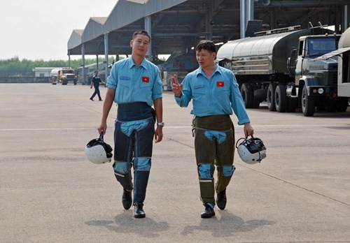 Cận cảnh 'hổ mang chúa' Su-30MK2 phóng rốc rét, huỷ diệt mục tiêu - ảnh 20