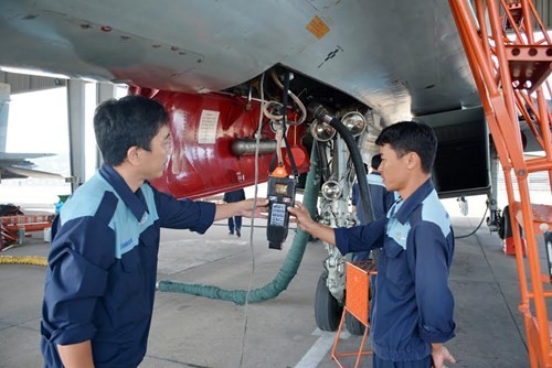 Cận cảnh 'hổ mang chúa' Su-30MK2 phóng rốc rét, huỷ diệt mục tiêu - ảnh 2