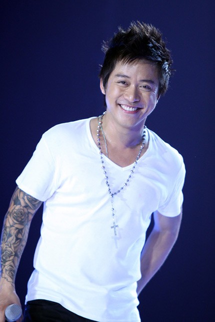 ca sĩ tuấn hưng - ảnh 1