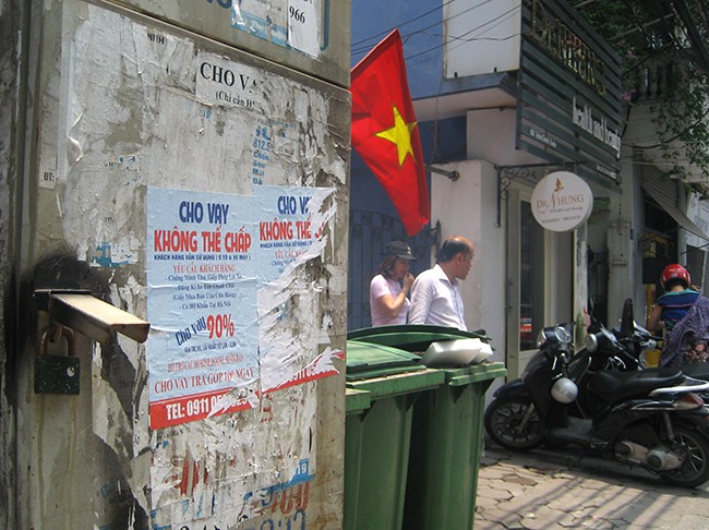 Dán bậy tờ giấy lên tường, phạt ngay 10 triệu đồng - ảnh 5