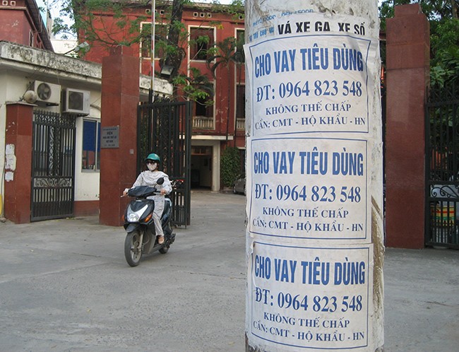 Dán bậy tờ giấy lên tường, phạt ngay 10 triệu đồng - ảnh 7