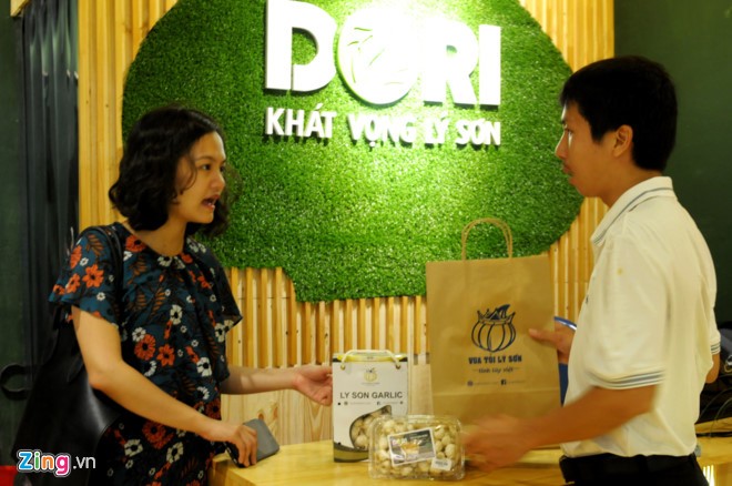Cô gái xinh đẹp nhận học bổng 12 trường Mỹ và 60 ngày giúp học sinh Lý Sơn - ảnh 1