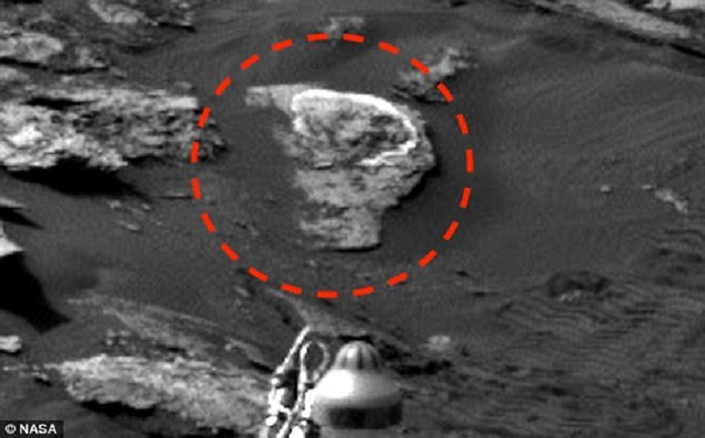 Thợ săn UFO khẳng định thấy “đầu lâu xương chéo trên” sao Hỏa - ảnh 2