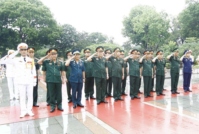 Lãnh đạo Đảng, Nhà nước vào Lăng viếng Chủ tịch Hồ Chí Minh - ảnh 1