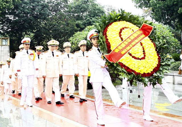 Lãnh đạo Đảng, Nhà nước vào Lăng viếng Chủ tịch Hồ Chí Minh - ảnh 3
