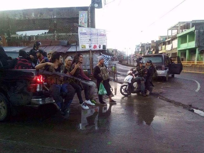 Cận cảnh chiến dịch tấn công nhóm Maute trung thành IS ở Philippinnes - ảnh 9